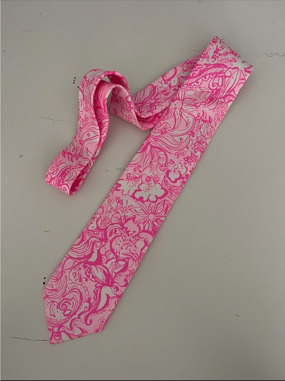 Lilly Pulitzer 100% Silk Men’s Necktie – Pink Tropical Floral Print